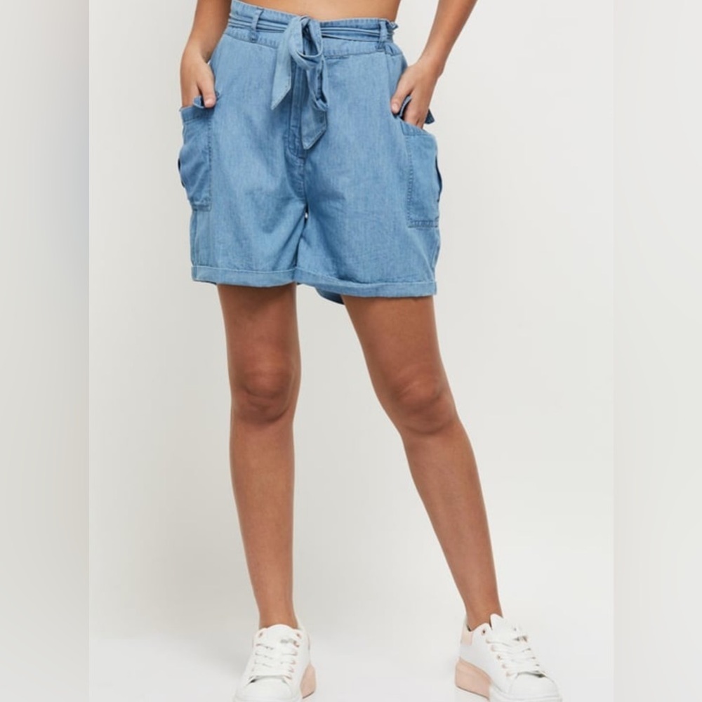 Blue Cargo Shorts with‎ Relaxed Fit and Mid-Thigh Length size 28 NWT - Picture 2 of 8